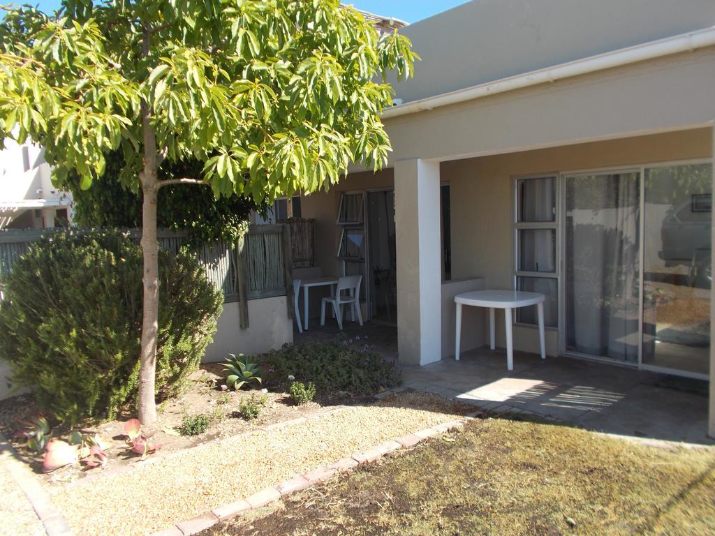 Due South Guest House Langebaan Εξωτερικό φωτογραφία