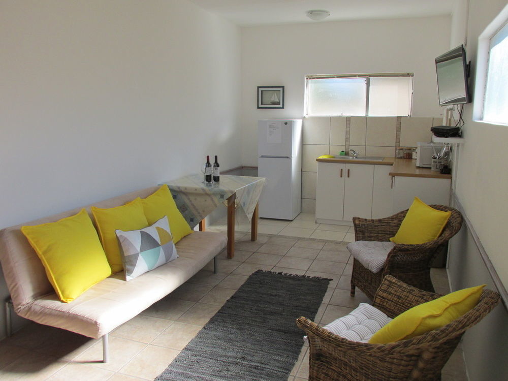 Due South Guest House Langebaan Εξωτερικό φωτογραφία